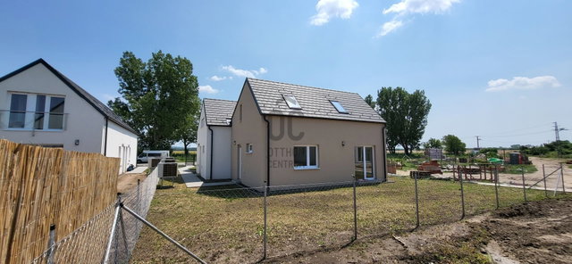 Eladó sorház, Vácon 97.9 M Ft, 4 szobás / költözzbe.hu