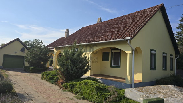 Eladó családi ház, Tiszaderzsen 57 M Ft, 3 szobás