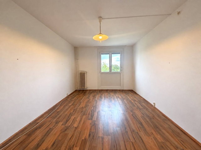 Eladó téglalakás, Pécsett 33.5 M Ft, 2 szobás