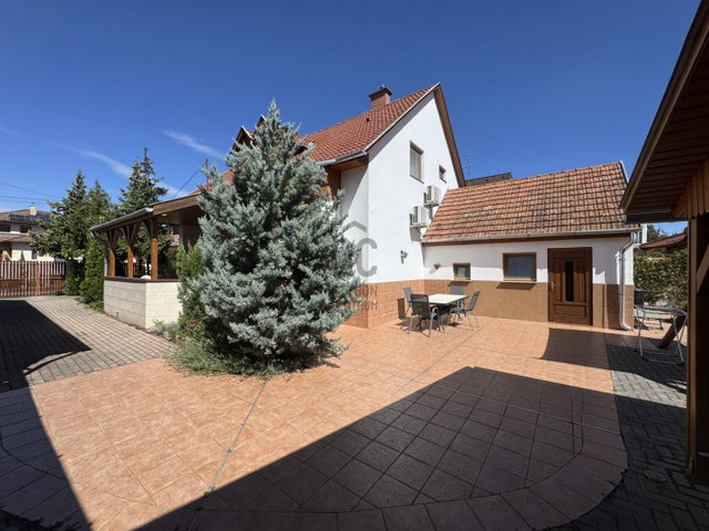 Eladó családi ház, Kecskeméten 129.9 M Ft, 5 szobás