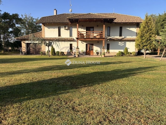 Eladó családi ház, Lajosmizsén 219 M Ft, 4 szobás
