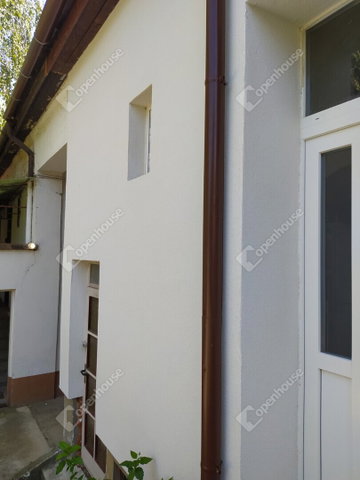 Eladó családi ház, Komáromban 69 M Ft, 4 szobás