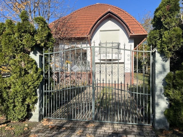 Eladó családi ház, Balatonfenyvesen 114.9 M Ft, 4 szobás