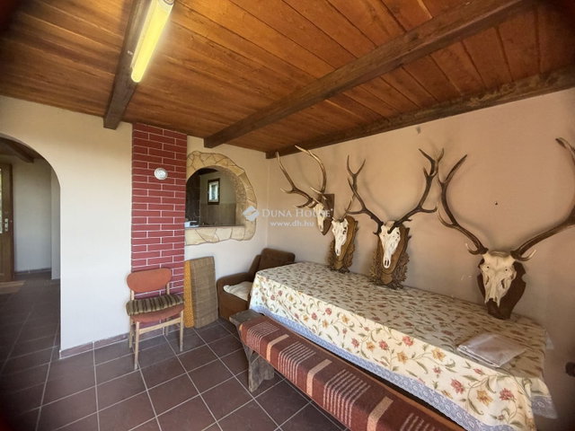 Eladó családi ház, Lovásziban 19.99 M Ft, 1 szobás