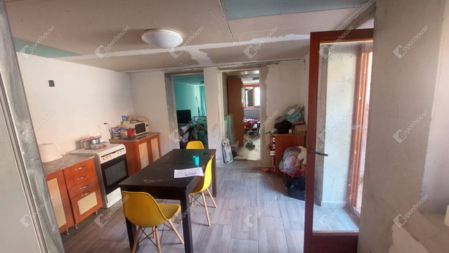Eladó családi ház, Száron 29.99 M Ft, 4 szobás