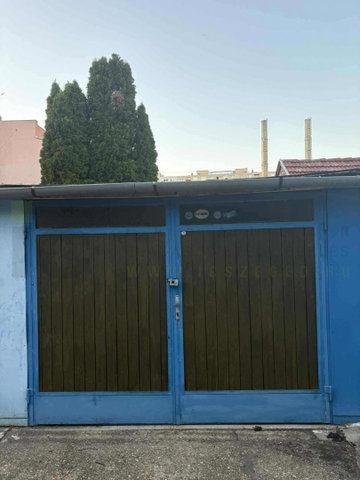 Eladó garázs, Szegeden, Bihari utcában 9 M Ft