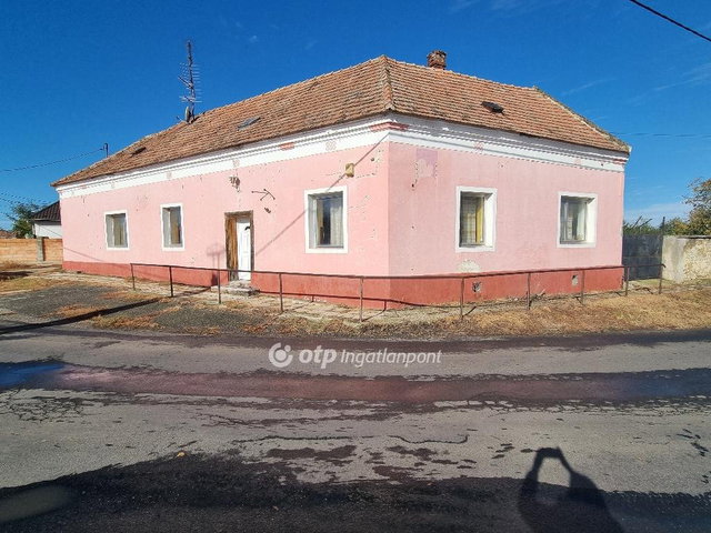 Eladó családi ház, Egyházaskeszőn 14 M Ft, 4+3 szobás