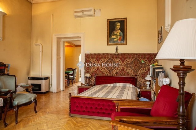 Eladó téglalakás, Budapesten, V. kerületben 98 M Ft, 1 szobás