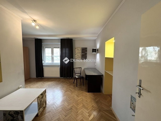 Eladó téglalakás, Szegeden 80 M Ft, 4 szobás