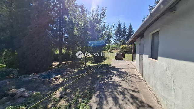 Eladó ikerház, Dunaújvárosban 43.5 M Ft, 4 szobás