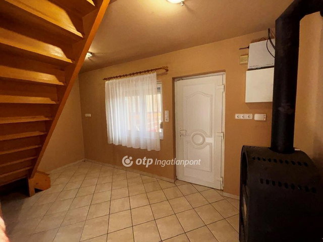Eladó családi ház, Orosházán 26 M Ft, 2 szobás