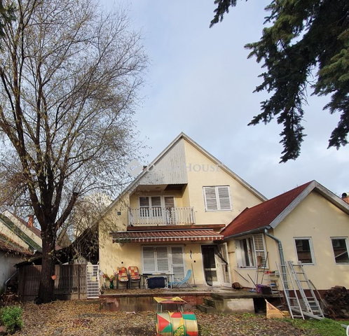 Eladó családi ház, Siófokon 135 M Ft, 9 szobás
