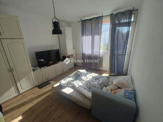 Eladó téglalakás, Szegeden 52.5 M Ft, 2 szobás