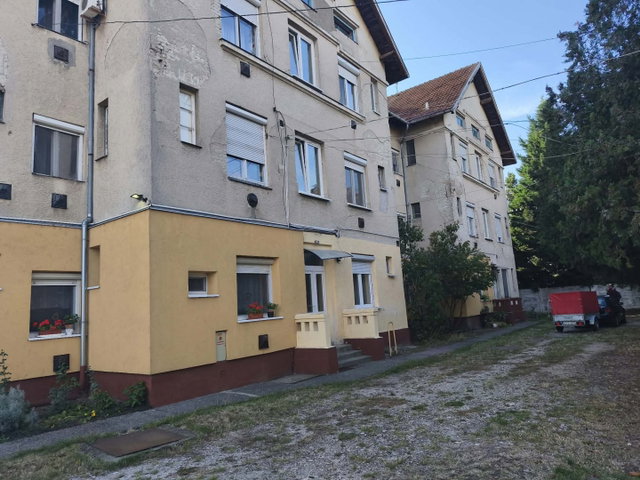 Eladó téglalakás, Szolnokon 21.9 M Ft, 2 szobás