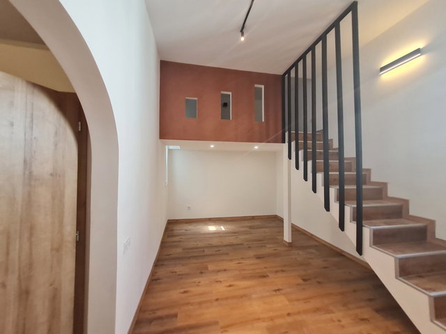 Eladó téglalakás, Budapesten, VI. kerületben 57.9 M Ft, 1 szobás