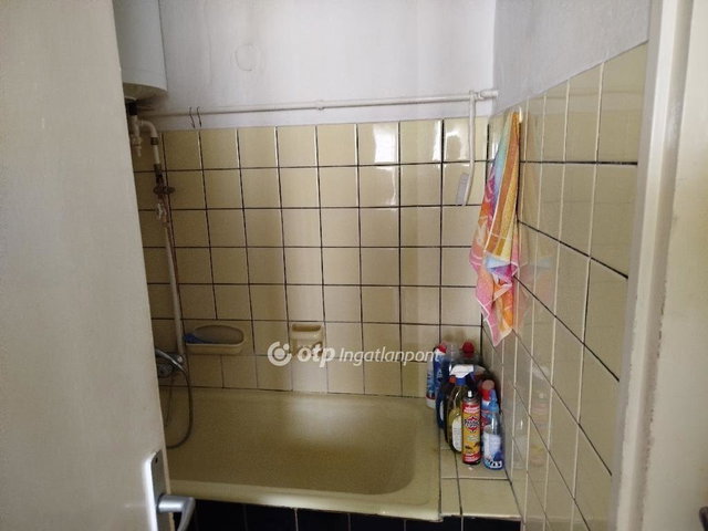 Eladó családi ház, Pécsett 54 M Ft, 2+1 szobás