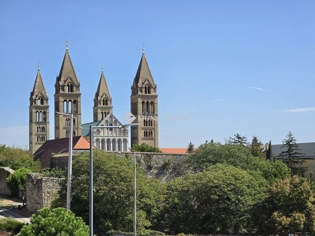 Eladó téglalakás, Pécsett 72.9 M Ft, 3 szobás