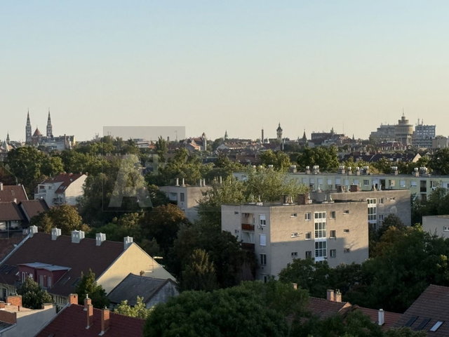 Eladó panellakás, Szegeden 53.9 M Ft, 3 szobás