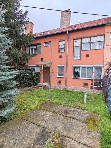 Eladó téglalakás, Szolnokon 32 M Ft, 2 szobás