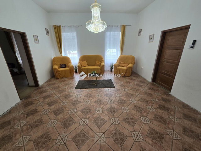 Eladó családi ház, Enyingen 44 M Ft, 5 szobás