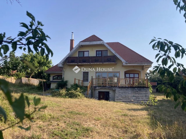 Eladó családi ház, Csákváron 145 M Ft, 7 szobás