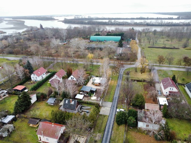 Eladó nyaraló, Kiskörén, Fűzfa soron 23.9 M Ft, 1+2 szobás
