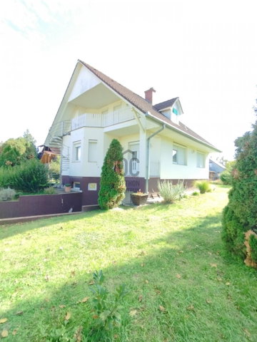 Eladó családi ház, Balatonszemesen 150 M Ft, 8 szobás