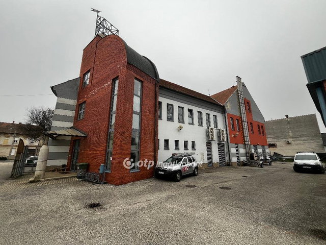 Eladó üzlethelyiség, Csornán 235 M Ft / költözzbe.hu