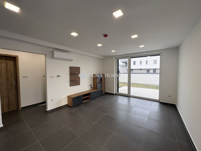 Kiadó téglalakás, albérlet, Vámosszabadin 220 E Ft / hó
