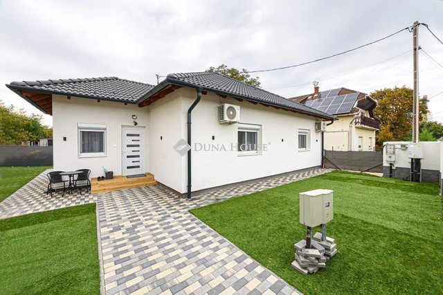 Eladó családi ház, Százhalombattán 109.9 M Ft, 3 szobás