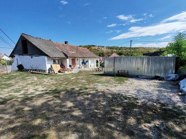 Eladó családi ház, Ozorán 8 M Ft, 3 szobás
