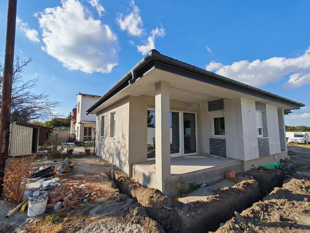 Eladó családi ház, Cegléden 77 M Ft, 3 szobás