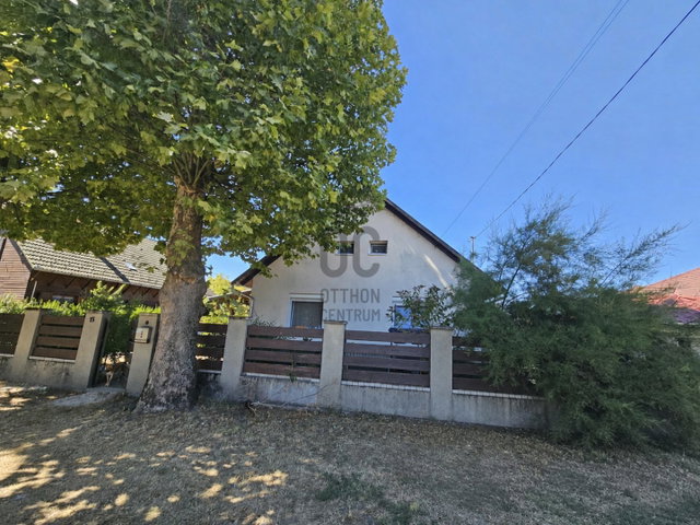 Eladó nyaraló, Balatonfenyvesen 89.9 M Ft, 3 szobás