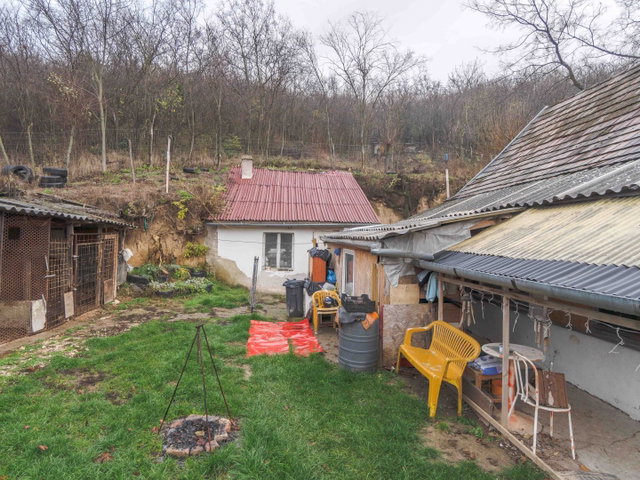Eladó családi ház, Kölesden 9.9 M Ft, 2 szobás