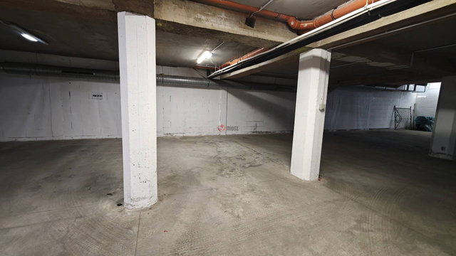 Eladó garázs, Szegeden, Attila utcában 7.5 M Ft