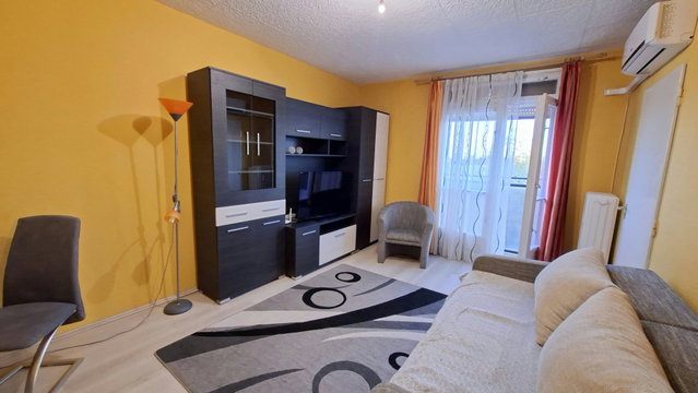 Kiadó panellakás, albérlet, Pécsett 140 E Ft / hó, 2 szobás