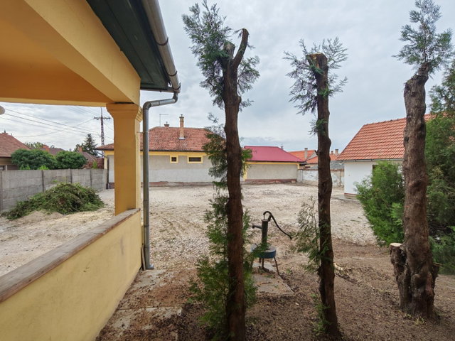 Eladó családi ház, Cegléden 82 M Ft, 2 szobás