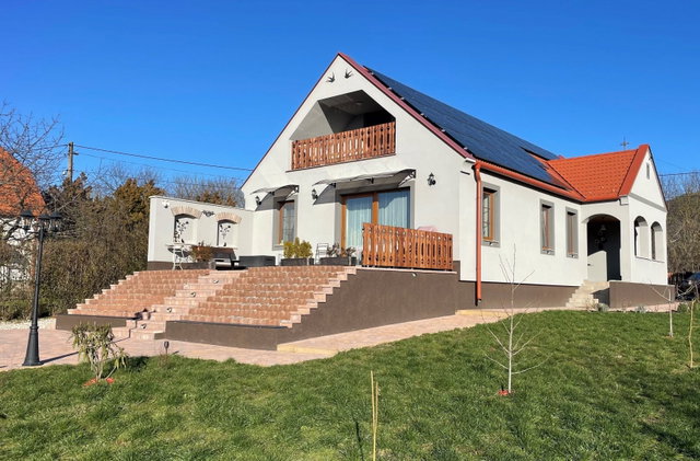 Eladó családi ház, Gyulakeszin 150 M Ft, 4 szobás
