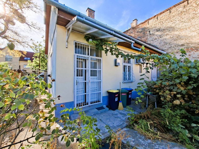 Eladó családi ház, Budapesten, XV. kerületben 110 M Ft, 2 szobás