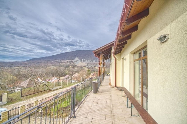 Eladó családi ház, Pilisszentkereszten 279.9 M Ft, 5 szobás