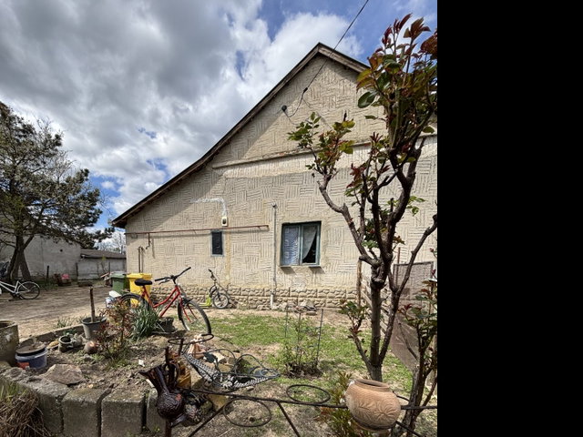 Eladó családi ház, Bakson 4.5 M Ft, 1 szobás