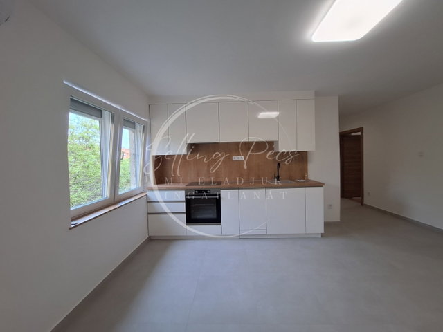 Eladó téglalakás, Pécsett, Mártírok útján 67.9 M Ft