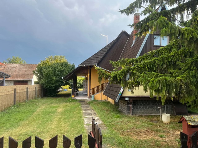 Eladó családi ház, Balatonkeresztúron 75.99 M Ft, 7 szobás