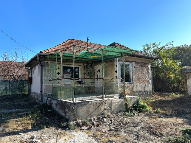 Eladó családi ház, Dunavecsén 8.9 M Ft, 1 szobás