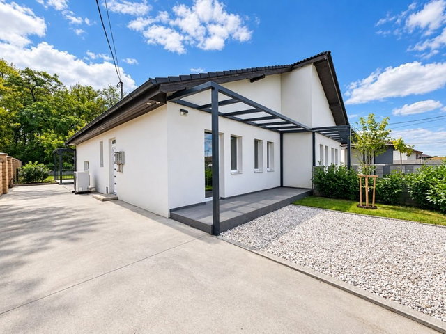 Eladó ikerház, Nagytarcsán 120 M Ft, 2+2 szobás