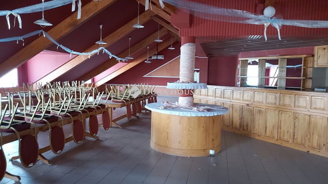 Eladó üzlethelyiség, Cserkeszőlőn, Beton úton 145.2 M Ft