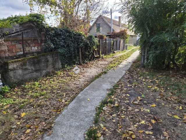 Eladó családi ház, Szomódon 45 M Ft, 2+2 szobás