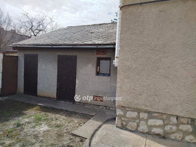 Eladó családi ház, Pécsett 54 M Ft, 2+1 szobás
