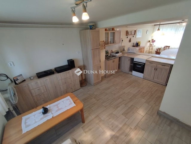 Eladó családi ház, Cegléden 89.5 M Ft, 3 szobás