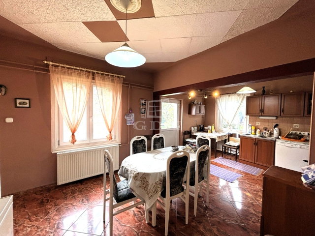 Eladó családi ház, Úrin 59 M Ft, 3 szobás